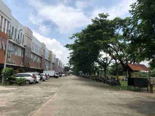 Disewakan Ruko Magnus Serpong 3 Lantai Parkiran Luas Siap Usaha