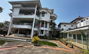 Dijual Rumah Mewah 3 Lantai 5980 M² Dekat Kampus Ma Chung
