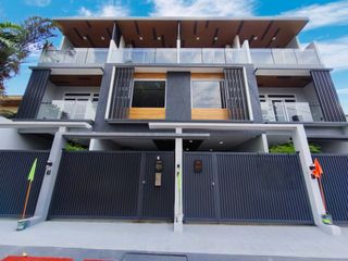 5BR Townhouse for Sale in Central Quezon City | 284 sqm -AP
