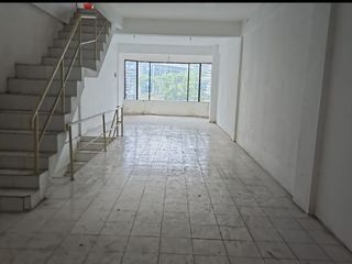 Dijual ruko strategis di jalan dupak surabaya