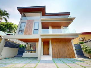 Modern 3-Storey House with Private Glass Elevator | 5BR, 4-Car Garage | Tahanan Village, Parañaque