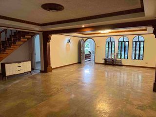 6 Bedroom House in White Plains Quezon City for Lease