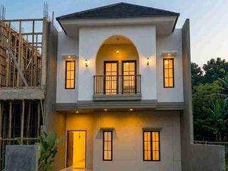 Rumah baru 2 lantai dalam komplek akses lebar di Jagakarsa Jaksel