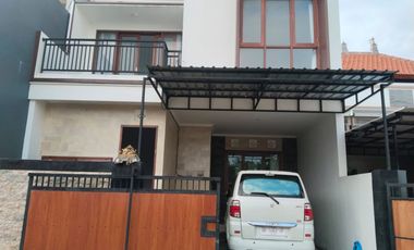 RUMAH 2 LANTAI DI JL GATOT SUBROTO DENPASAR DEKAT MALL LIVING WORLD