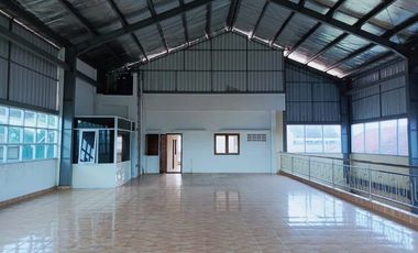 RUKO BESAR SIAP PAKAI LOKASI STRATEGIS PINGGIR JALAN RAYA DEKAT GEDUNG JEC