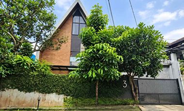 RUMAH MEWAH DUA LANTAI KAWASAN PERUMAHAN