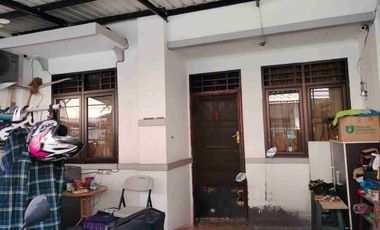 Rumah 2 Lantai Taman Palem Lesatri