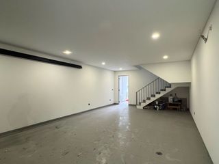 DISEWAKAN RUKO / RUMAH 2 LANTAI, LOKASI STRATEGIS PUSAT KOTA BANDUNG (NEGOTIABLE)