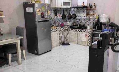 dijual rumah 2 lantai sudah renov