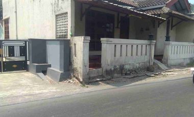 DIJUAL RUMAH 2 LANTAI SIAP HUNI  MANTENAN, PANDANSARI, MERTOYUDAN MAGELANG