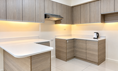 100 sqm Condo Facing Okada for Sale in Oak Harbor Residences Paranaque City