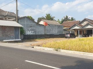 Dijual Rumah Lahan Luas SHM Pinggir Jln Raya Pandowoharjo Sleman Jogja