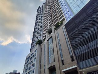 KL Mosaic Tower Makati 24.03 sqm furnished unit with 1 parking for sale