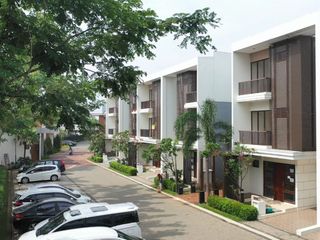 Disewakan Rumah 3 Lantai Full Furnished Siap Huni Di BSD City