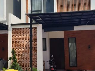 LANGKA! Rumah Minimalis Bagus 2 Lantai Jombang Ciputat Tangerang Selatan LB 113 m2 5 KT Siap Huni Masih Negoo