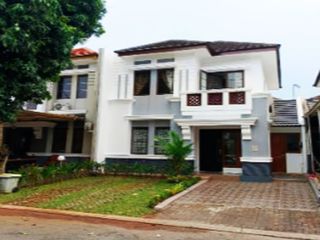 Dijual rumah Renovasi 2 lantai di The Green BSD -