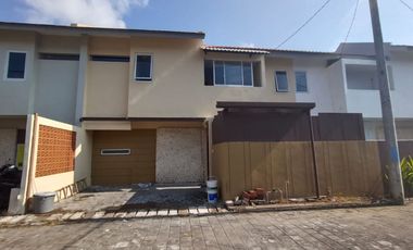 RUMAH 2 LANTAI DI PURI GADING JIMBARAN DEKAT GWK