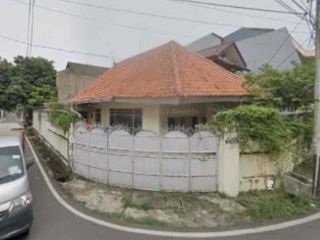 dijual rumah lama di hoek cocok untuk hunian maupun usaha kost invest