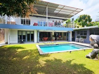 Tropical Villa with a Pool in Cebu City