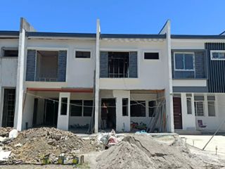 Affordable 3-Bedroom House with 2–3 Carport in BF Parañaque near Sucat Skyway - JB