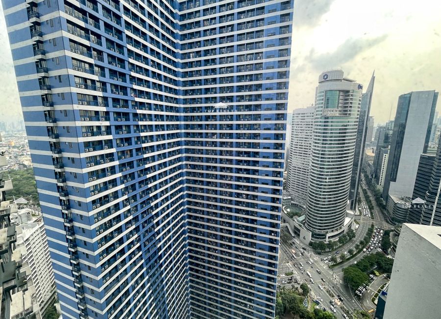 Makati Condo for Sale in The Rise Condominium, Semi furnished 3 Bedroom ...