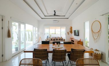 For Sale Leasehold - Modern style villa with views of green rice fields in Tumbak Bayuh