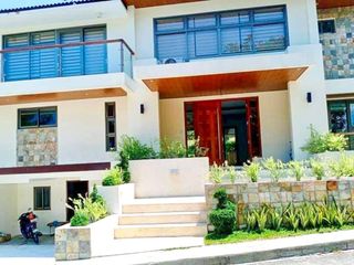 A Fully Furnished 1 Beach House Pool For Sale at Batangas