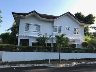 Sta Elena Golf and Country 6 bedrooms House for Lease: Sierra Madre, Sta Rosa