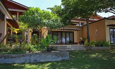 Resale Three Bedrooms Beach Villa in Coral Point