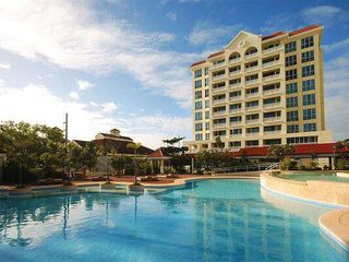 La Mirada Residences