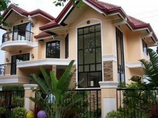 LOYOLA GRAND VILLAS