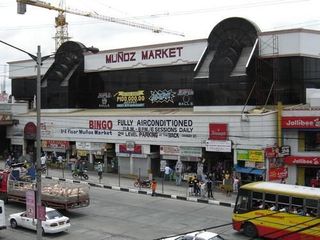 Commercial Building in Muñoz Market For Sale