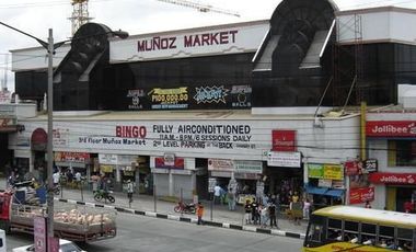 Commercial Building in Muñoz Market For Sale