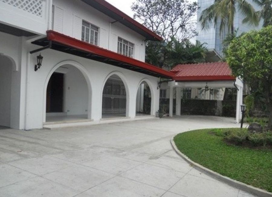 Urdaneta Village