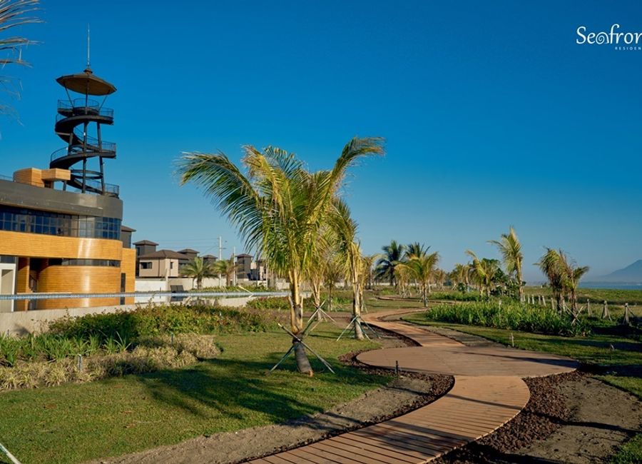 Seafront Residences - House and Lot